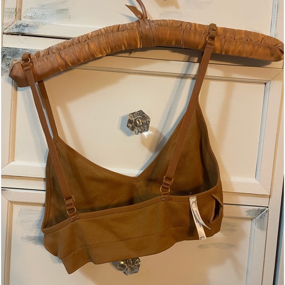 4 bralettes - Picture 10 of 15